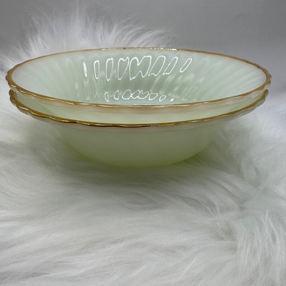 2 Vintage Fire King Anchor Hocking 8 1/2" Serving Bowls Green Milk Glass - Picture 4 of 10